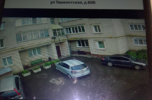 Ивановка жалуется на машины, которые ставят под окнами дома